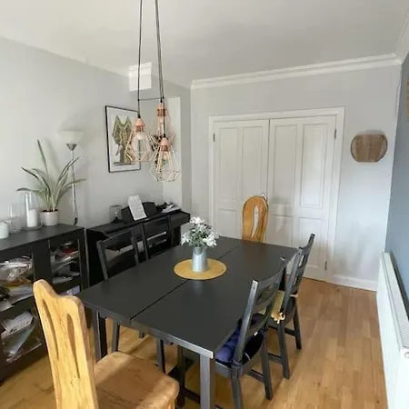 Ferienhaus Modern House 5 Mins From Racecourse *