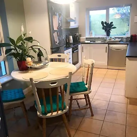 Modern House 5 Mins From Racecourse Ferienhaus Doughiska